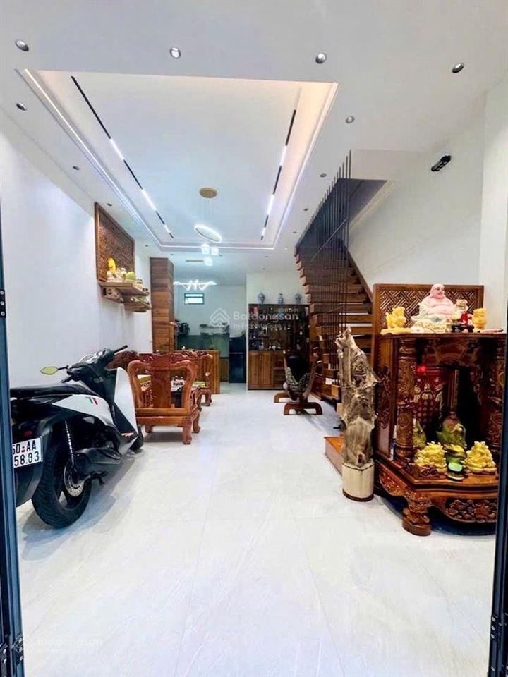 Tặng full nội thất gỗ  ngay hương lộ 2  hẻm oto  2 tầng  giá 5tỷ2  dt 4,3x10