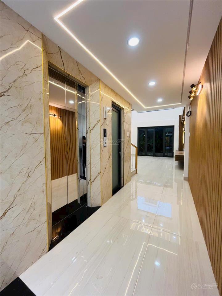 Nhỉnh 7 tỷ  nhà 5 tầng  có thang máy 450kg  4x18m  ngay ngã tư bốn xã  giáp tân phú