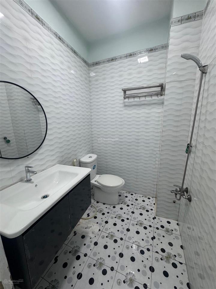 Nhà 4,5x18  hẻm nhựa 8m  đường tân hoà đông  giá nhỉnh 8tỷ  6 phòng ngủ cho đại gia đình.