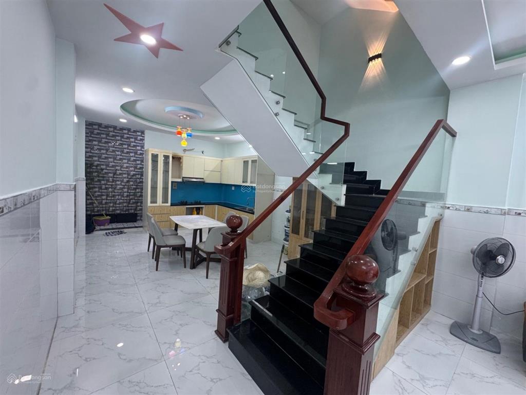 Nhà 4,5x18  hẻm nhựa 8m  đường tân hoà đông  giá nhỉnh 8tỷ  6 phòng ngủ cho đại gia đình.