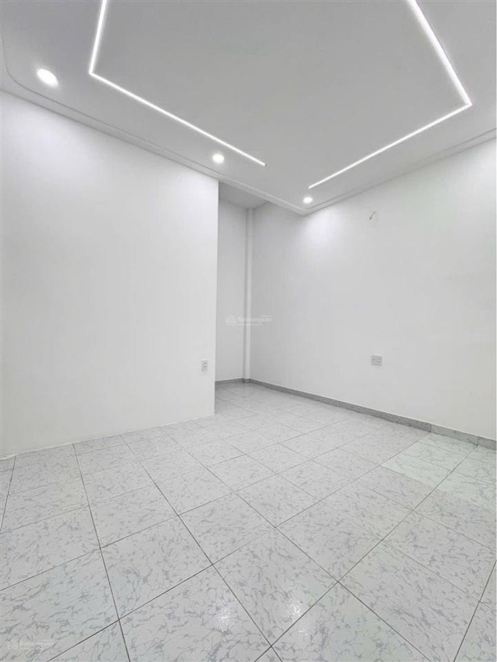 Bán nhà mới 4x10  hẻm 5m  2 tầng  giá nhỉnh 4 tỷ  ngay lê văn quới  bình tân.