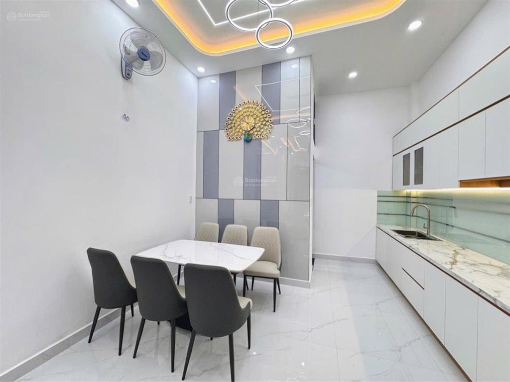 Bán nhà mới 4x10  hẻm 5m  2 tầng  giá nhỉnh 4 tỷ  ngay lê văn quới  bình tân.
