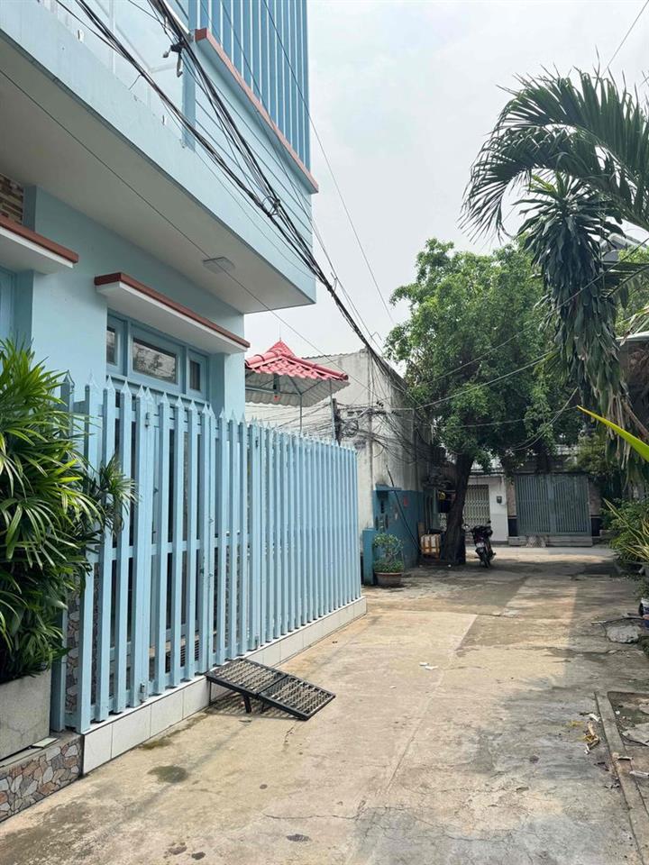 NGAY CHỢ LÊ ĐÌNH CẨN - DT 66M2 (6.6M x 10M), 3 PHÒNG NGỦ, HẺM 6M THÔNG