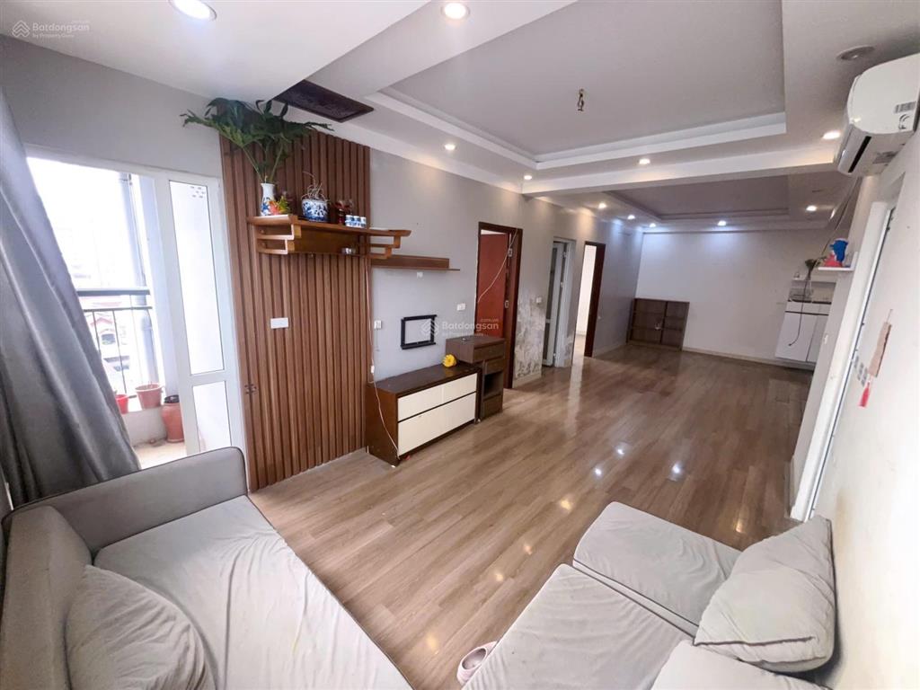 Bán chung cư hoàng cầu  69m  lô góc  vị trí đẹp  sát tân hoàng minh