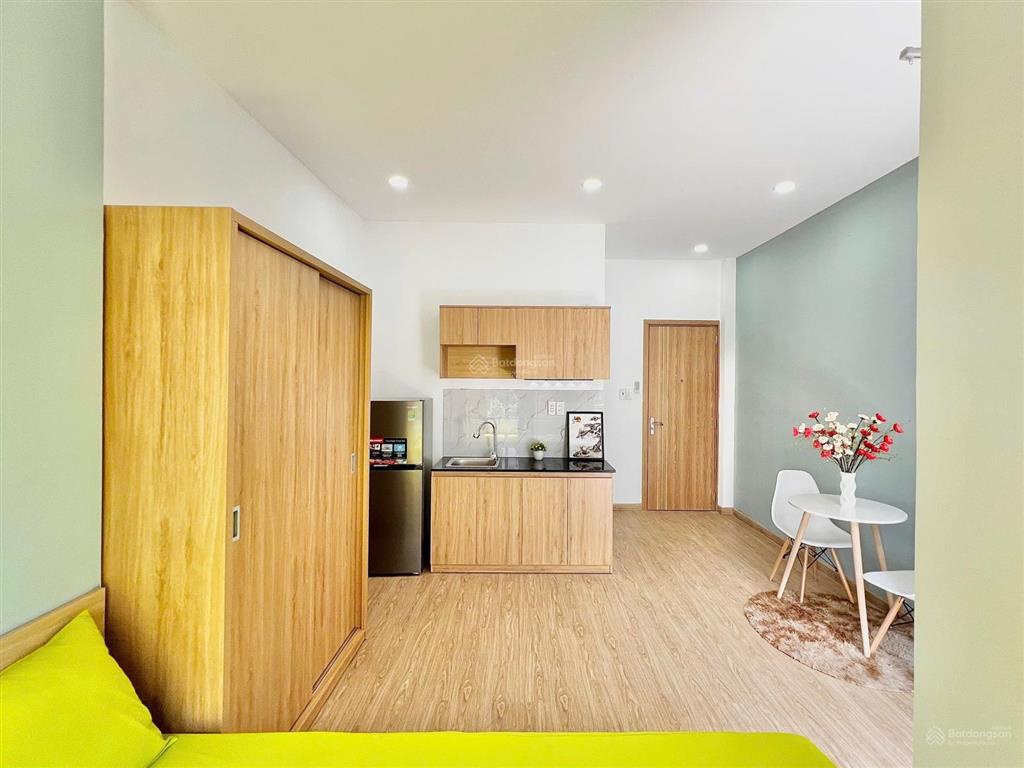 Trống sẵn studio ban công giá học sinh | full nội thất