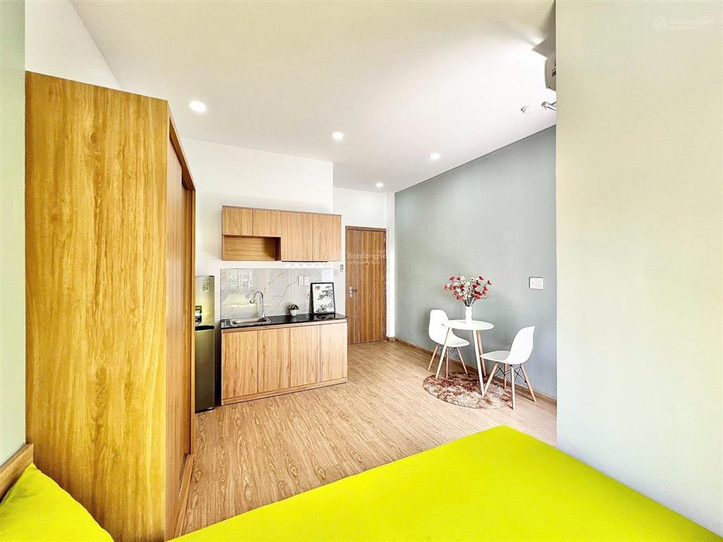 Trống sẵn studio ban công giá học sinh | full nội thất