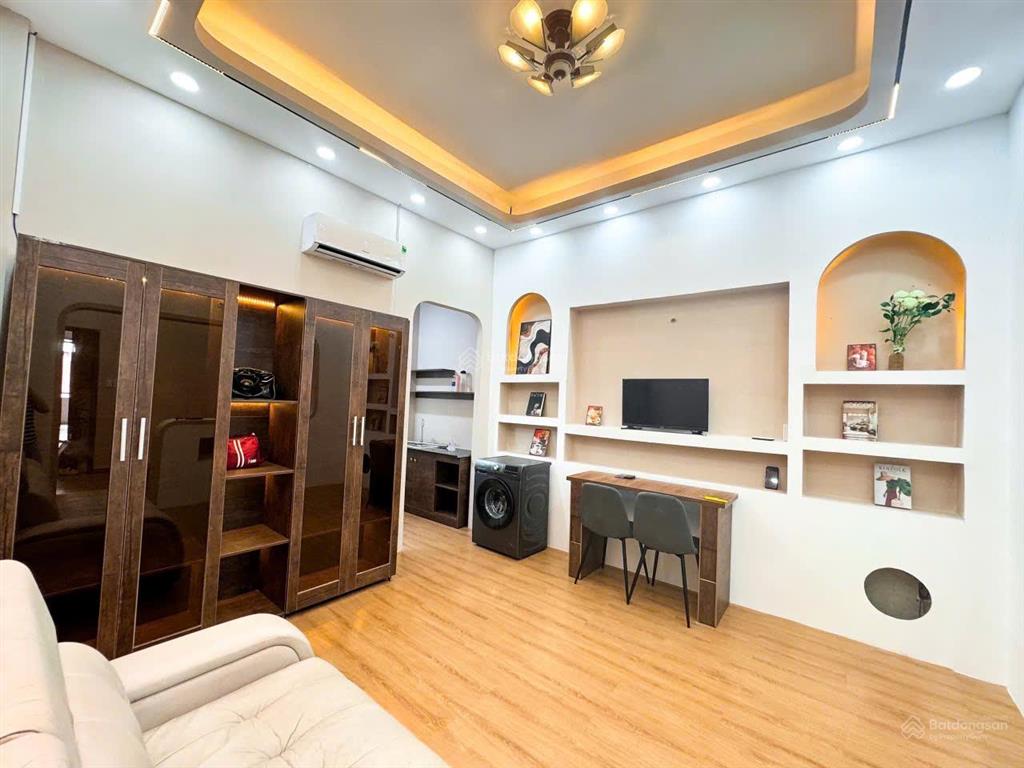 Căn hộ dịch vụ 1 phòng ngủ tách bếp full nội thất cao cấp mới 100% trên lũy bán bích