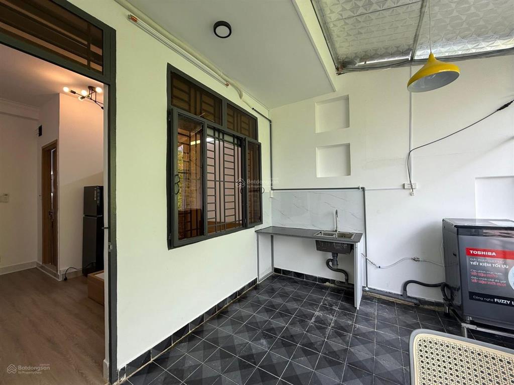 Cho thuê studio full nội ban công siêu to khổng lồ