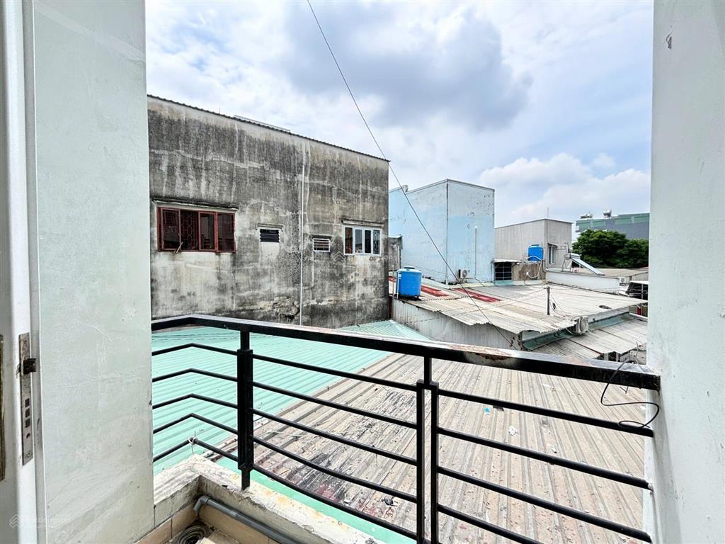 Cho thuê căn hộ 1 phòng ngủ ban công tách bếp full nội thất ngay trục quang trung phan huy ích
