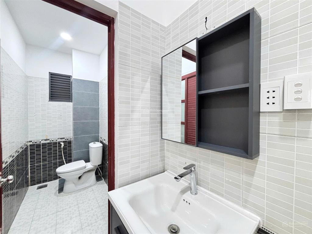 Cho thuê căn hộ 1 phòng ngủ ban công tách bếp full nội thất ngay trục quang trung phan huy ích