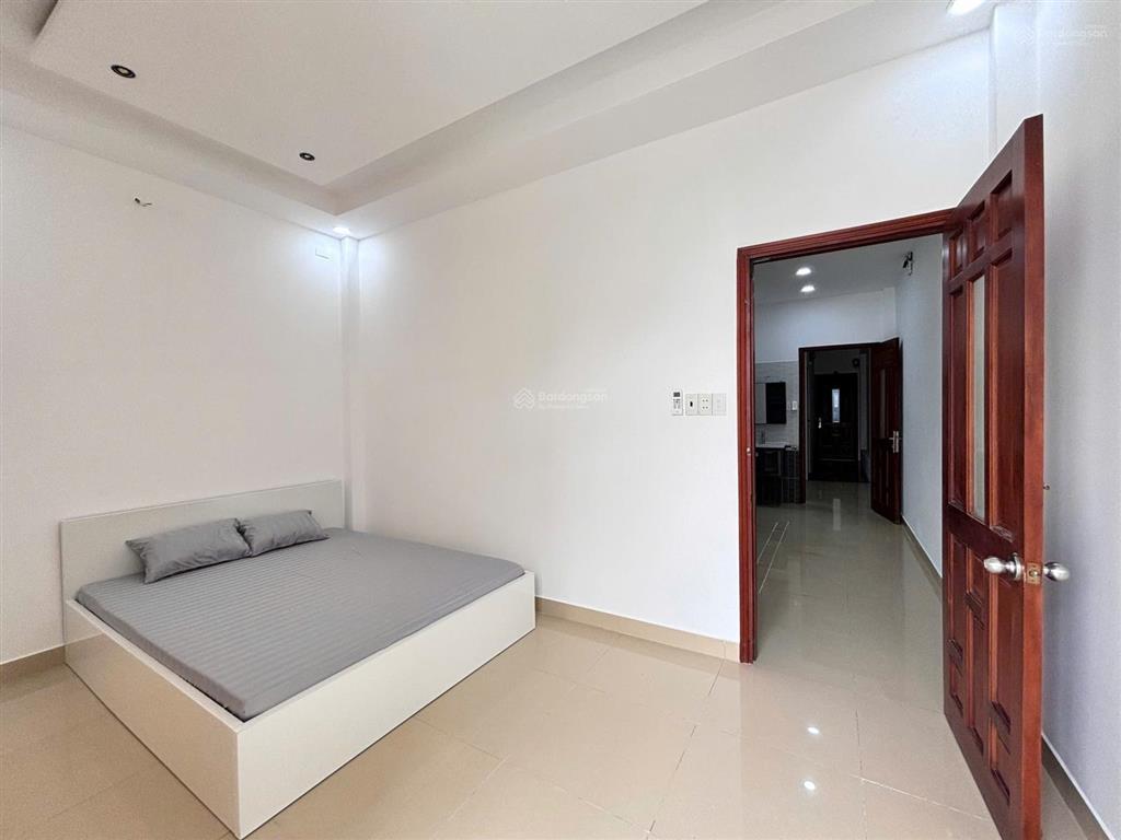 Cho thuê căn hộ 1 phòng ngủ ban công tách bếp full nội thất ngay trục quang trung phan huy ích