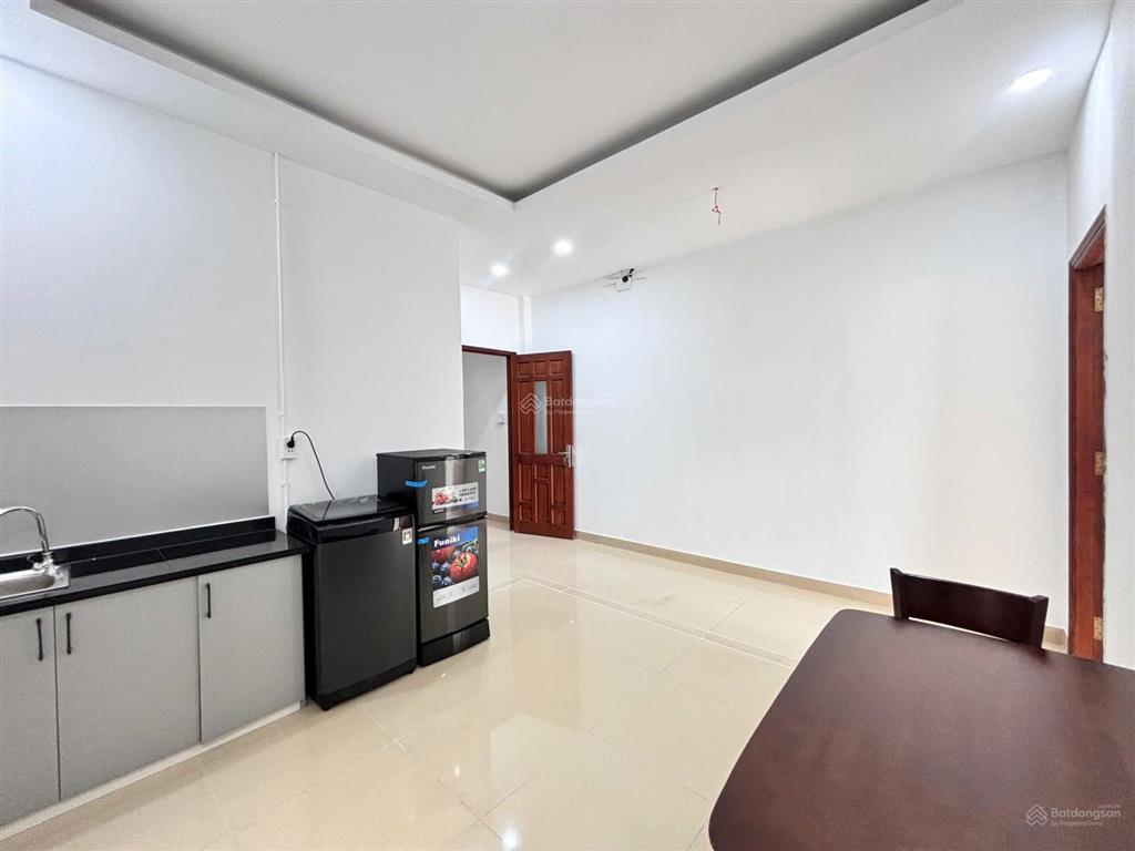 Cho thuê căn hộ 1 phòng ngủ ban công tách bếp full nội thất ngay trục quang trung phan huy ích