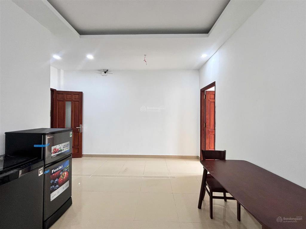 Cho thuê căn hộ 1 phòng ngủ ban công tách bếp full nội thất ngay trục quang trung phan huy ích