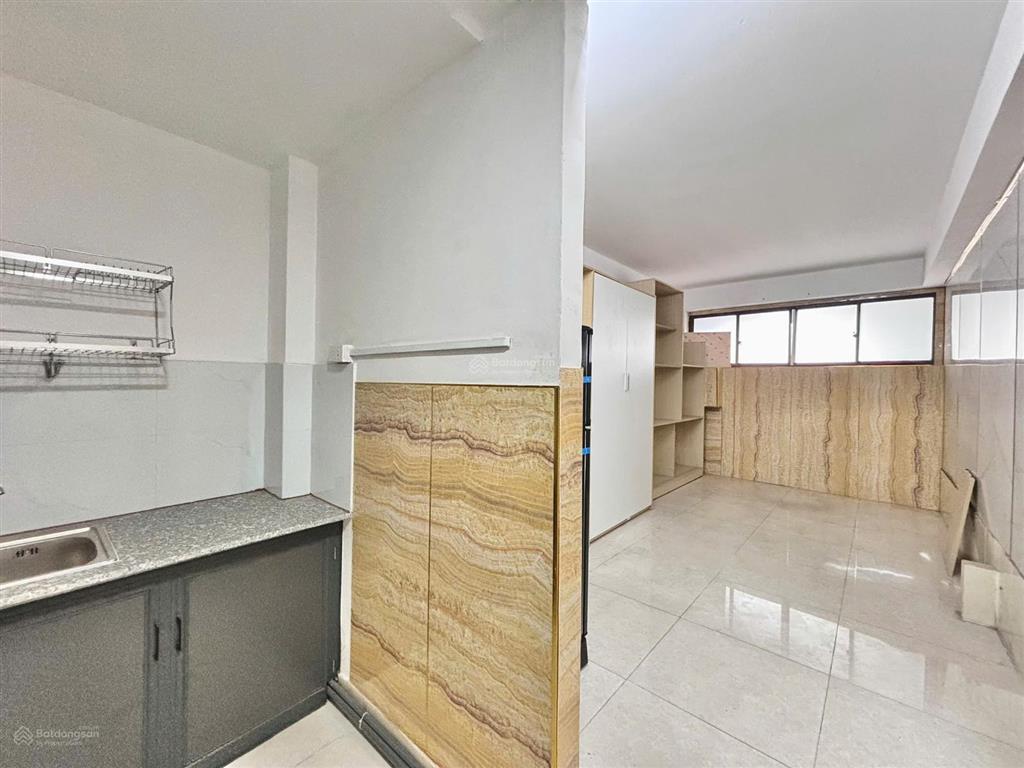 Cho thuê phòng trọ 1 phòng ngủ rộng hơn 50m² ngay trục đường trường chinh