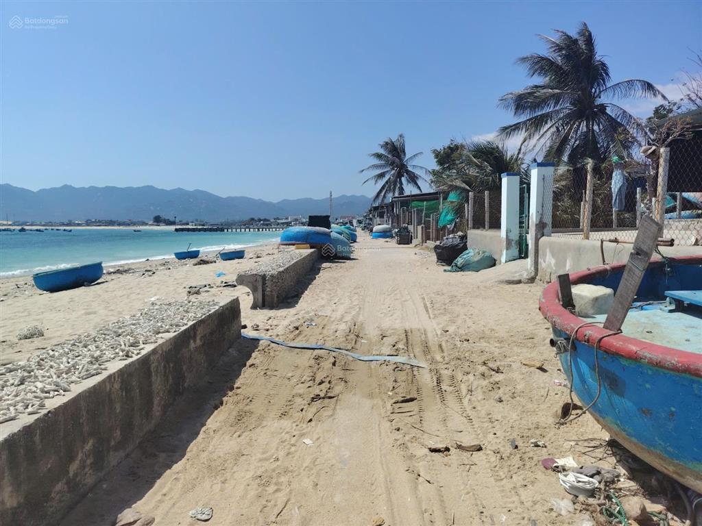 Hiếm! bán 122m² mặt biển sơn hải ngang 7m view trực diện bãi tắm.