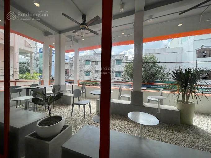Cho thuê nhà nguyên căn mặt tiền căn góc đường bình phú, quận 6. vị trí kinh doanh tốt, dt 9x6m