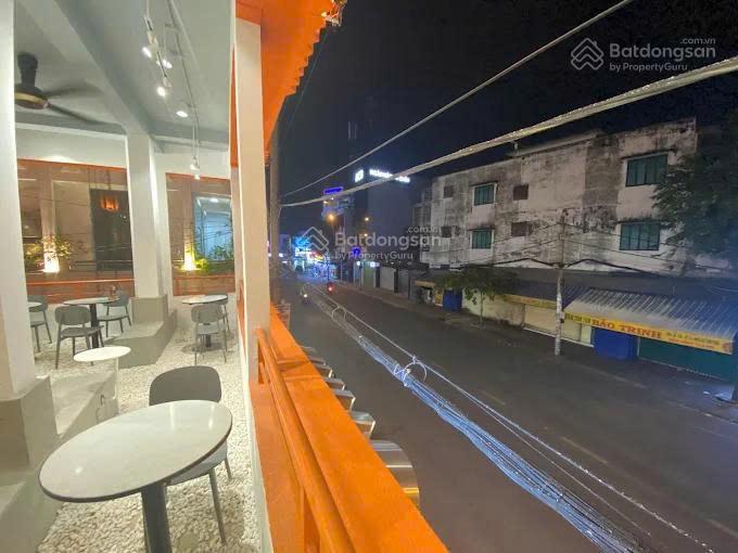 Cho thuê nhà nguyên căn mặt tiền căn góc đường bình phú, quận 6. vị trí kinh doanh tốt, dt 9x6m