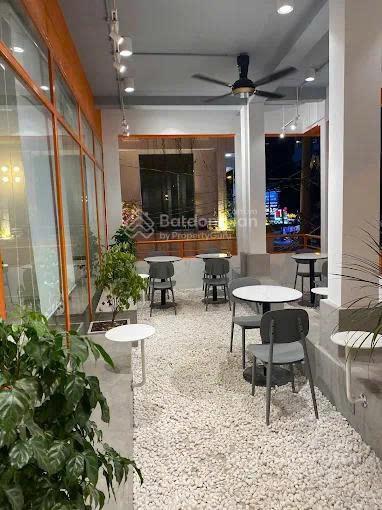 Cho thuê nhà nguyên căn mặt tiền căn góc đường bình phú, quận 6. vị trí kinh doanh tốt, dt 9x6m
