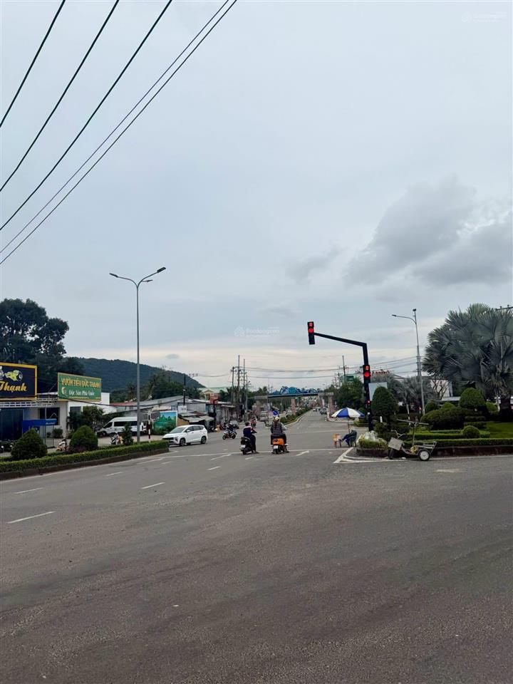 Cần bán lô đất 110m2 full thổ cư 100% ont. gần vòng xoay nguyễn trung trực nối dài giá chỉ nhỉnh 1,