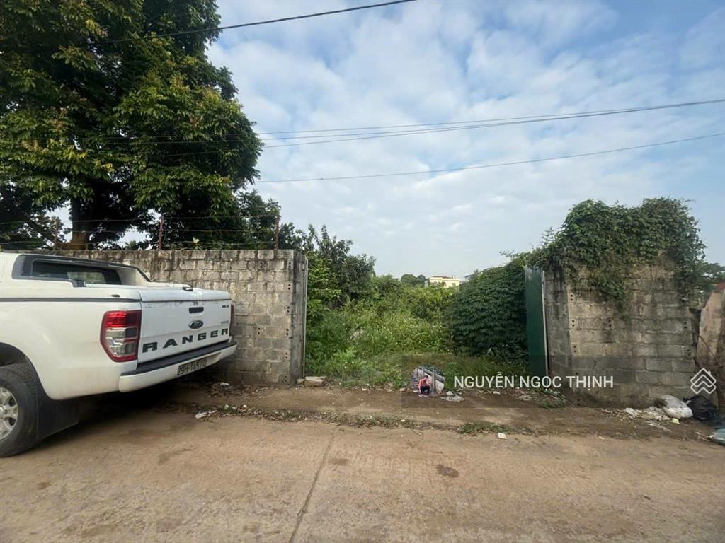 Việc cần gấp nên bán 330m² full thổ cư tại hòa thạch  hòa lạc. mặt tiền rộng 11m, hậu nở 12,3m