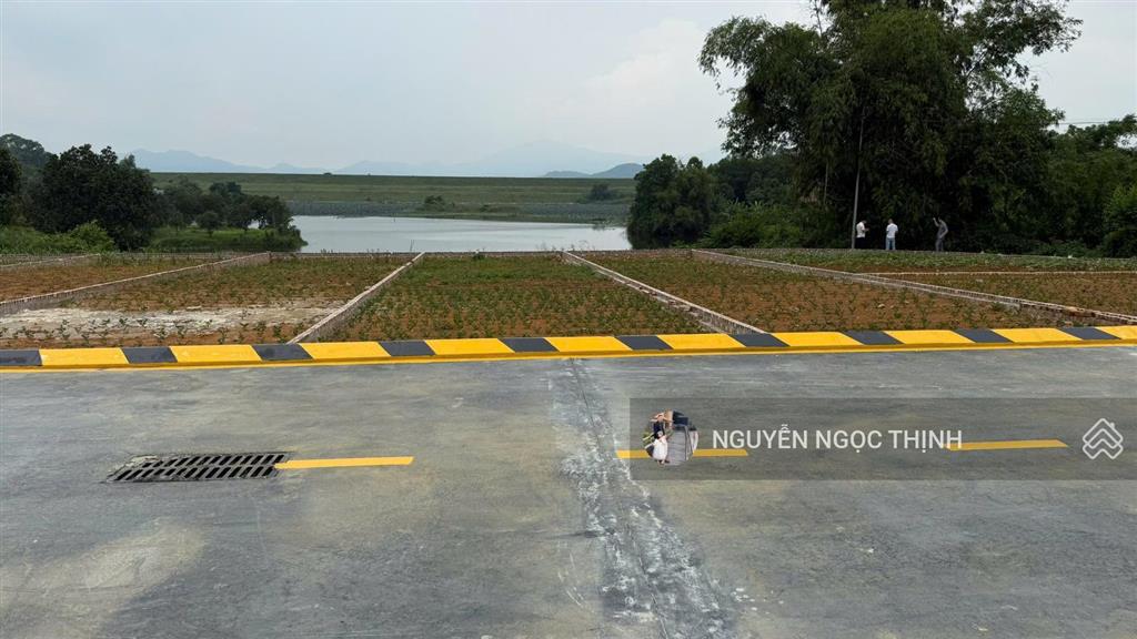 Siêu phẩm view hồ  sát bên đại đô thị hòa lạc