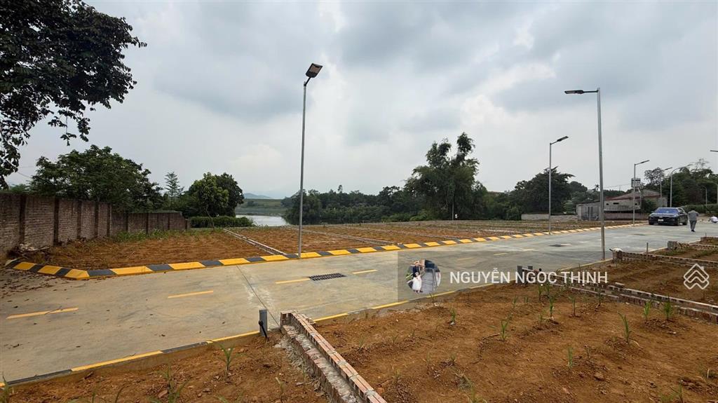 Siêu phẩm view hồ  sát bên đại đô thị hòa lạc