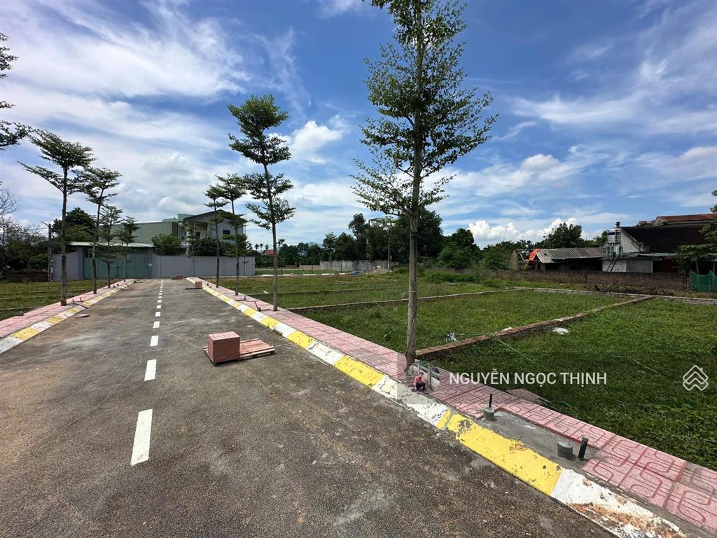 Đất hòa lạc  đối diện nhà máy in tiền quốc gia