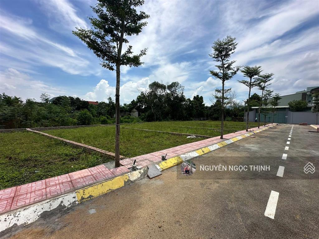 Đất hòa lạc  đối diện nhà máy in tiền quốc gia