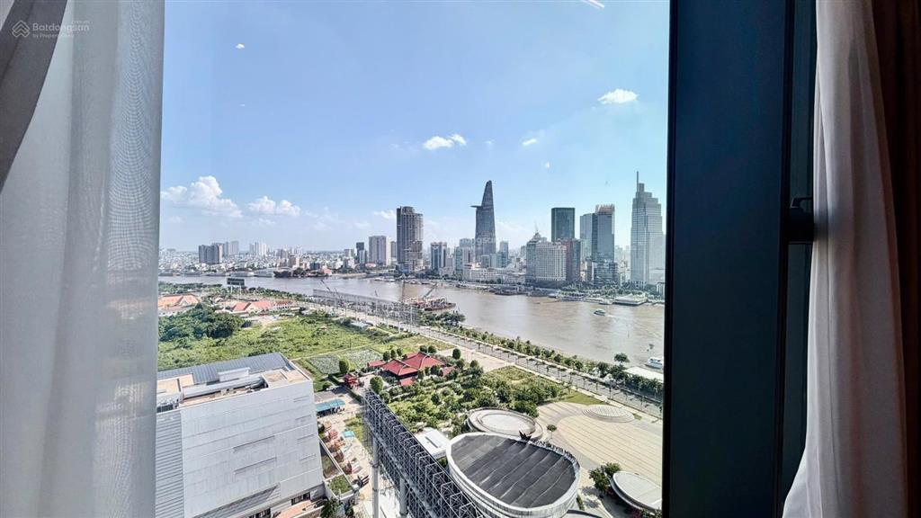 Opera cho thuê căn 2pn tầng cao view sông pháo hoa quận 1