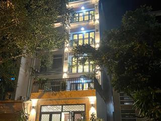 Bán nhà 6 tầng 100m2,thang máy vỉa hè đá bóng trung tâm long biên tặng full nội