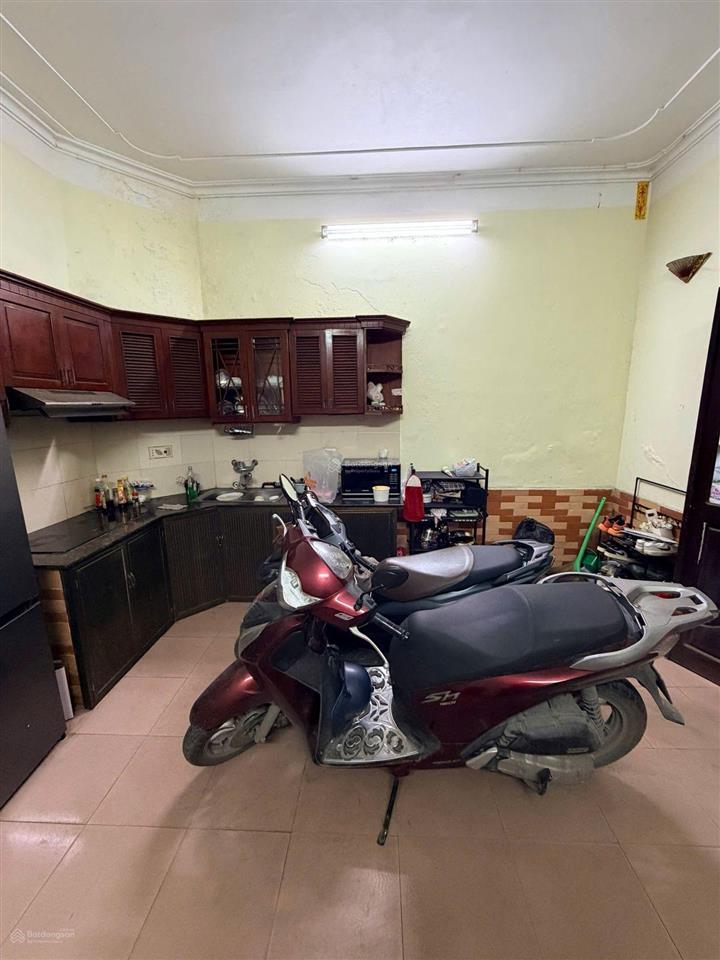 Nhà cần bán gấp trong tuần giá rẻ nhất khu vực cầu giấy. diện tích to mặt tiền khủng