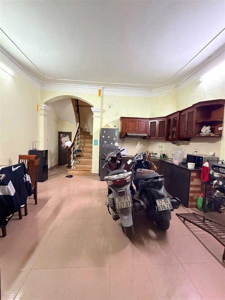 Nhà cần bán gấp trong tuần giá rẻ nhất khu vực cầu giấy. diện tích to mặt tiền khủng