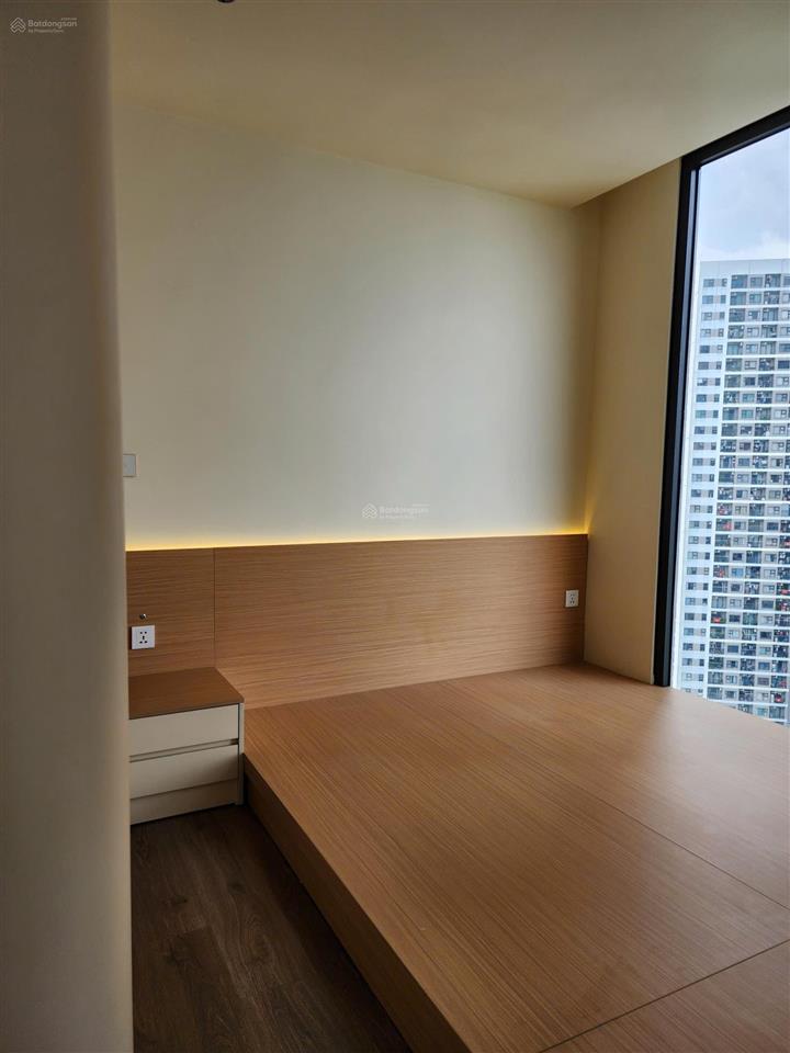 Chính chủ bán ch 2pn + 1 góc 63m2  4,5 tỷ tòa imperia kđt vinhomes smart city