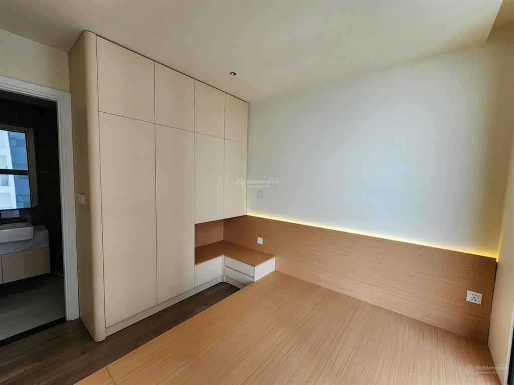Chính chủ bán ch 2pn + 1 góc 63m2  4,5 tỷ tòa imperia kđt vinhomes smart city