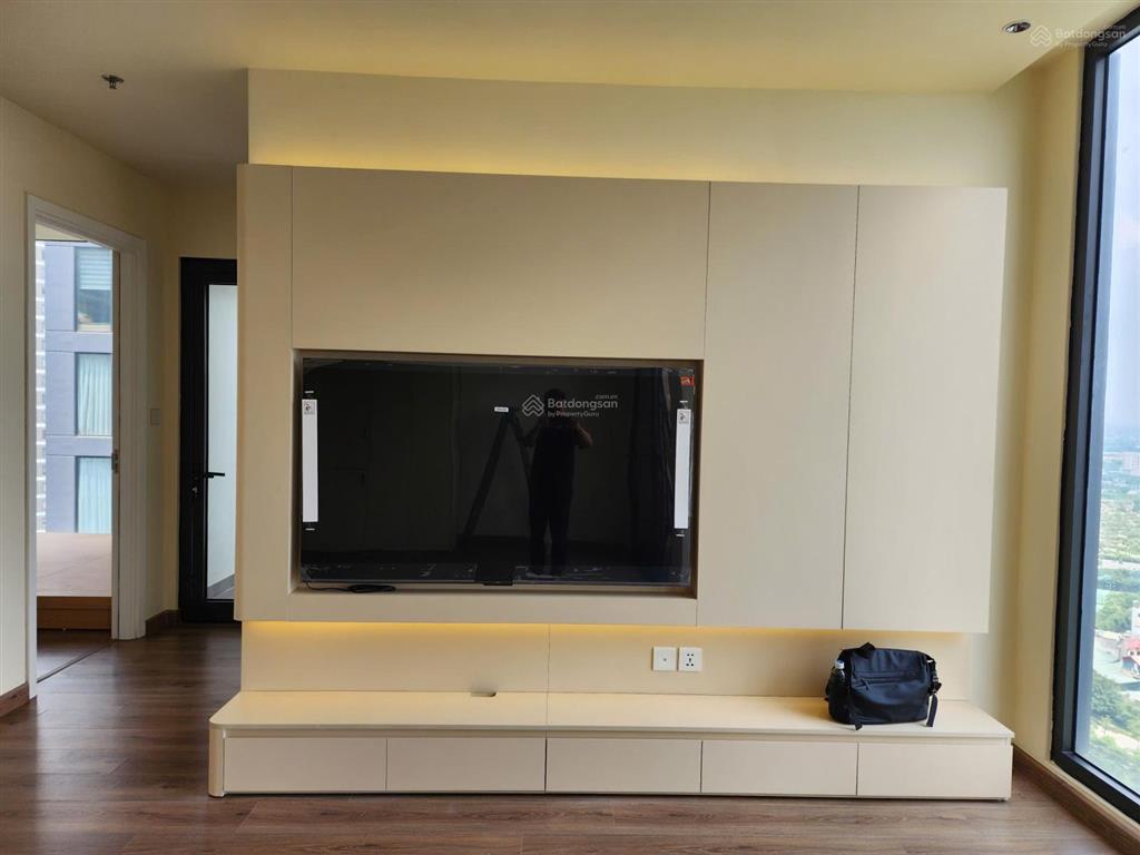 Chính chủ bán ch 2pn + 1 góc 63m2  4,5 tỷ tòa imperia kđt vinhomes smart city