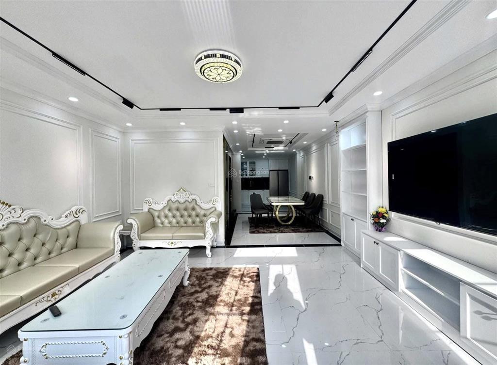 Cạnh lò đúc  thang máy vi vu, mặt tiền đẹp 4,2m  45m2  12 tỷ 6