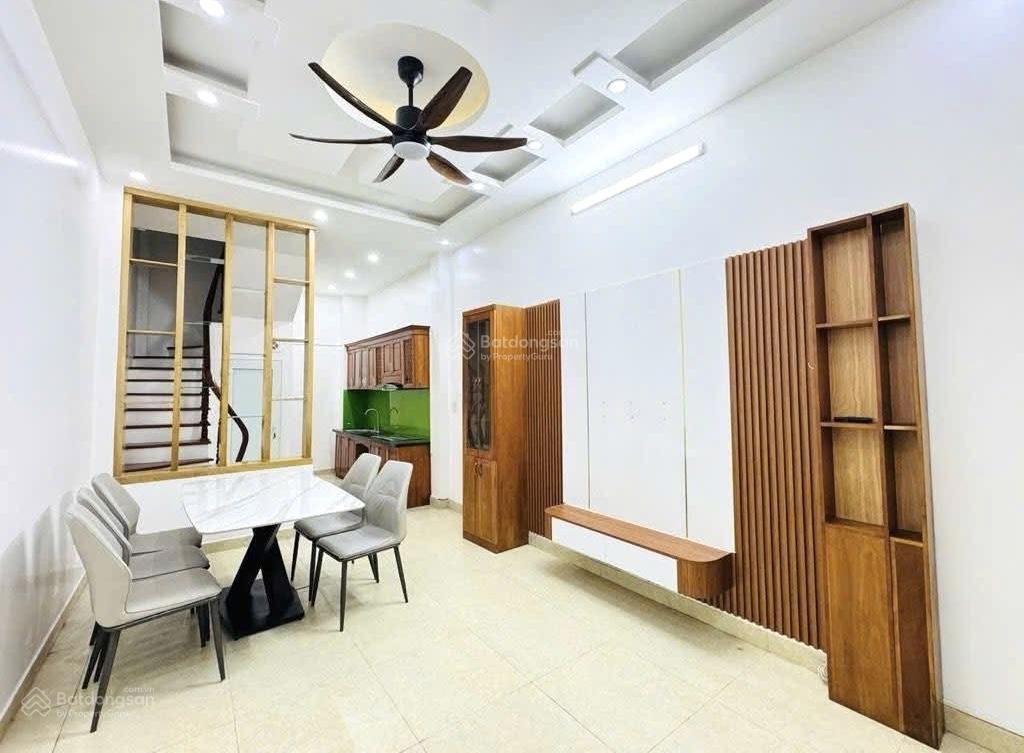 Kế tân mainhà 5 tầng ở luôn,an ninh tốt35m27 tỷ 199