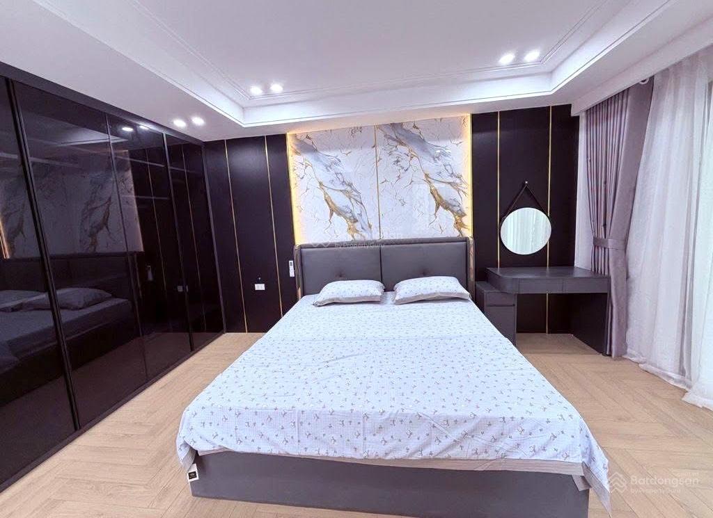 Tìm nhà ngõ thông,có thang máy ngay minh khai có căn35m27 tỷ 5