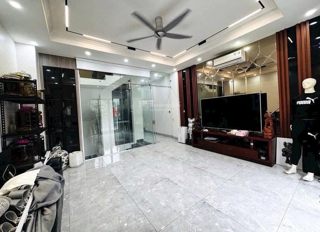 Nhà lò đúc với thông số tốt khu vực, xây chắc  78m2  13,89 tỷ