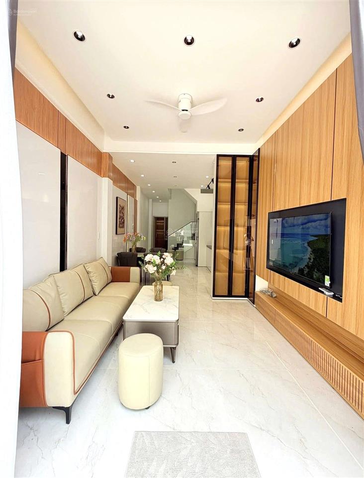 Ai ưu tiên sân cổng riêng an ninh sạch sẽ lưu tâm căn gần trần đại nghĩa42m27 tỷ 4 này