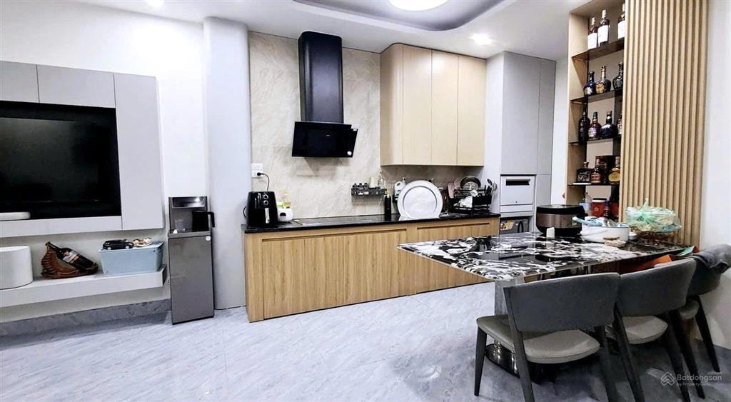 Cạnh lò đúc, gần phố, tiện ích đủ  46m2  10,2 tỷ
