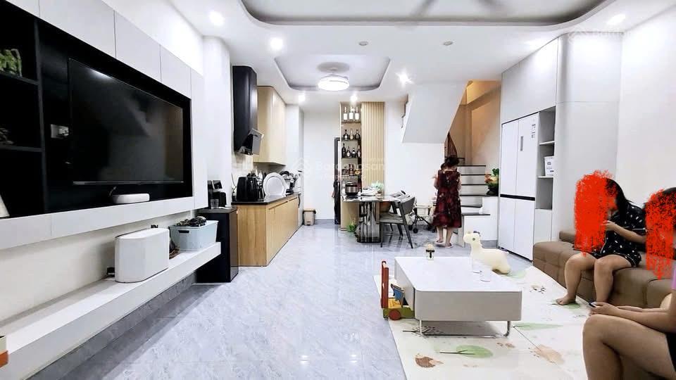 Cạnh lò đúc, gần phố, tiện ích đủ  46m2  10,2 tỷ