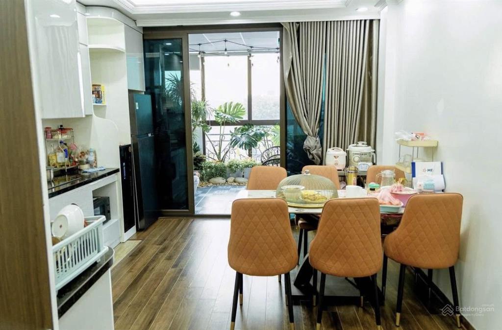 Kế lò đúc  view hồ thoáng mát, 5 tầng full đồ  46m2  10 tỷ 25