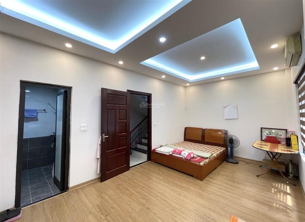 Hơn 7 tỷ nhà ở ngay, ngõ ba gác chạy  cạnh minh khai  40m²  7 tỷ 4