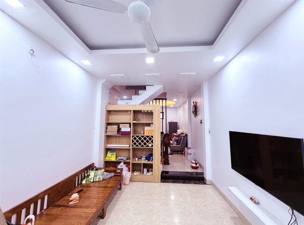 Dân xây, mặt tiền hơn 5m  trần khát chân  45m2  9 tỷ 32
