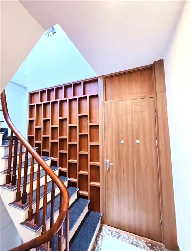 Dân xây, mặt tiền hơn 5m  trần khát chân  45m2  9 tỷ 32