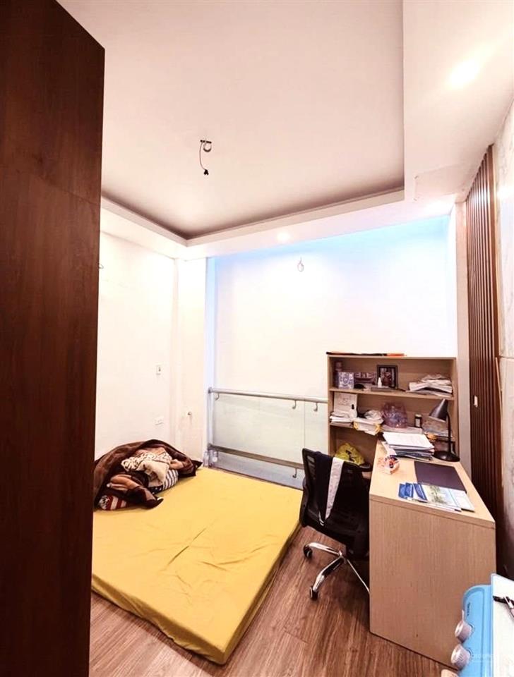 Dân xây, mặt tiền hơn 5m  trần khát chân  45m2  9 tỷ 32