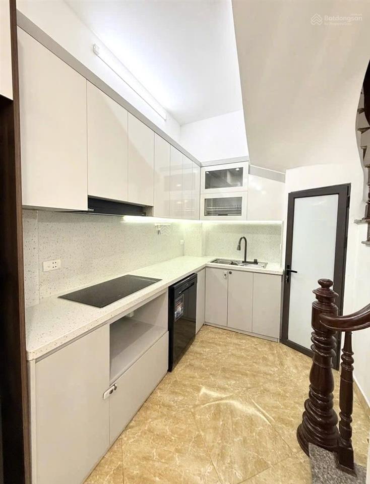 5 tầng ngõ ba gác phi  ngay cạnh kim đồng  35m²  8 tỷ 345