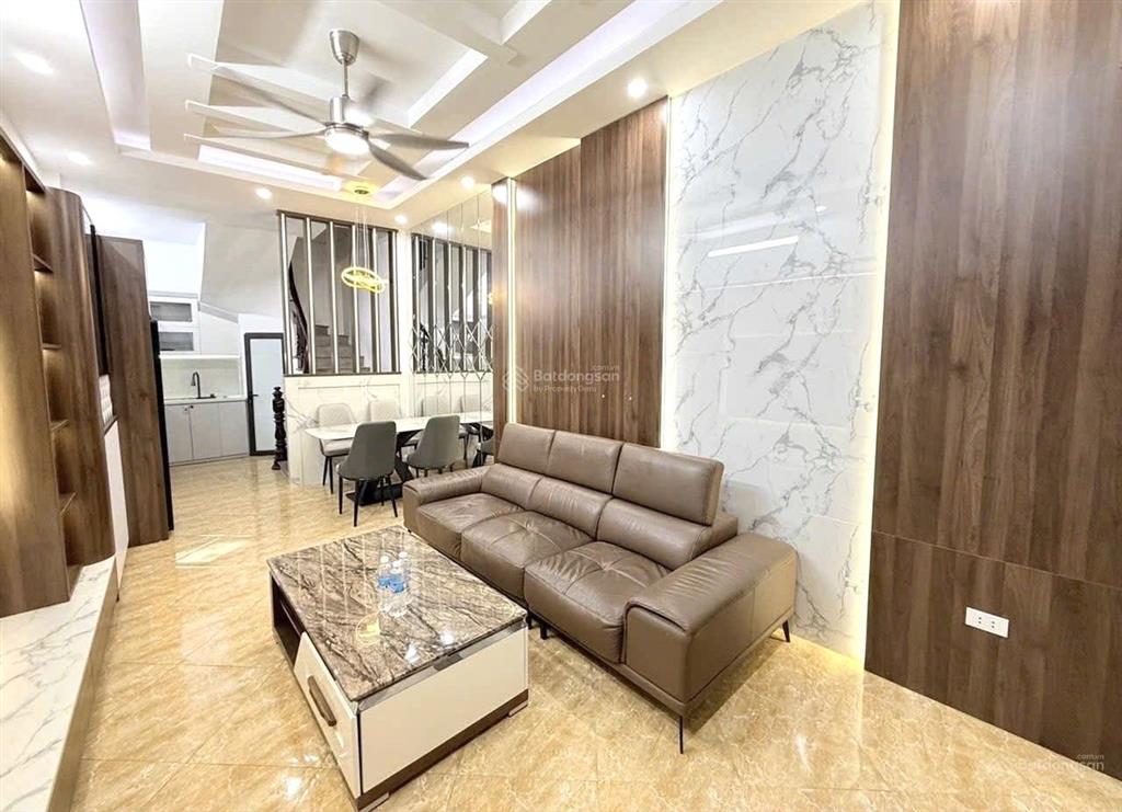 5 tầng ngõ ba gác phi  ngay cạnh kim đồng  35m²  8 tỷ 345