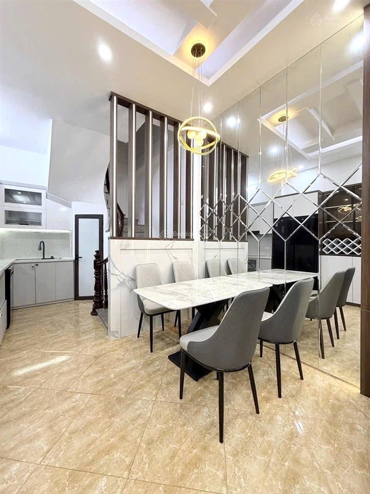 5 tầng ngõ ba gác phi  ngay cạnh kim đồng  35m²  8 tỷ 345